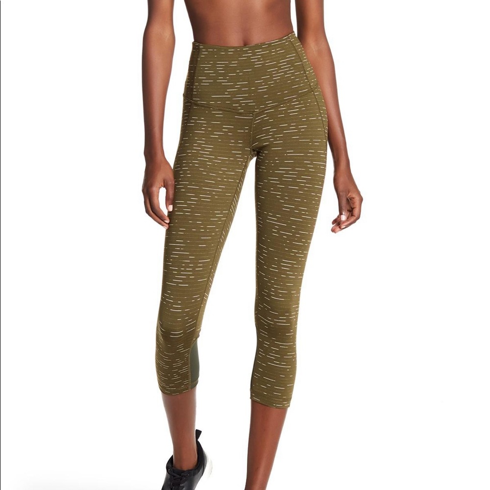 Zella Women’s Green Hatha Crop Capri Leggings - Picture 1 of 6